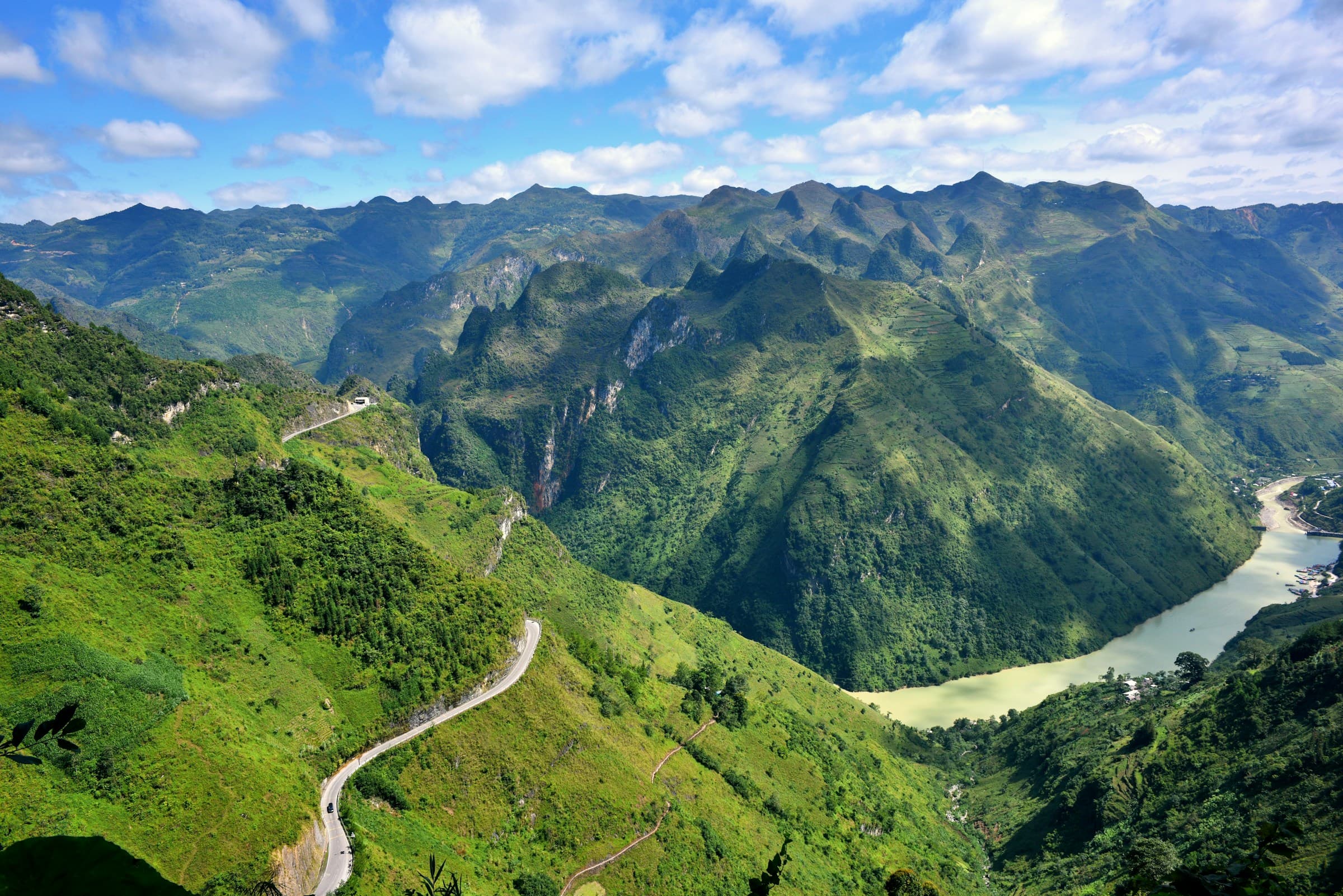Bucketlist Vietnam: The Ha Giang Loop & Halong Bay